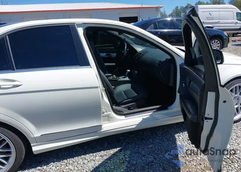 2009 Mercedes-Benz C 300 Sport from USA, damaged, VIN WDDGF54X39F213364